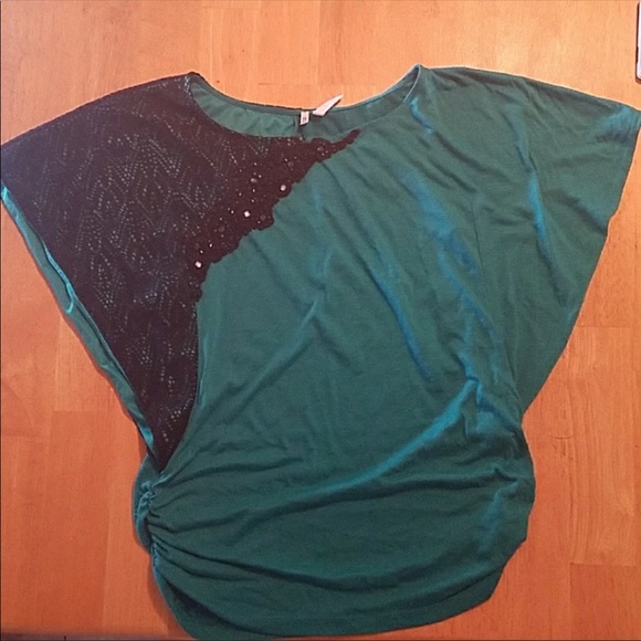 Studio Y Tops - Gorgeous Studio Y brand top with lace detail